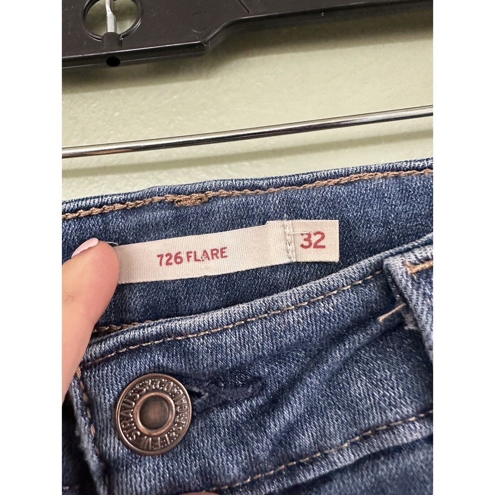 Levi’s 726 Flare Jeans Women’s Size 32x29 Dark Wash High Rise Slim Fit 5… - Picture 2 of 8